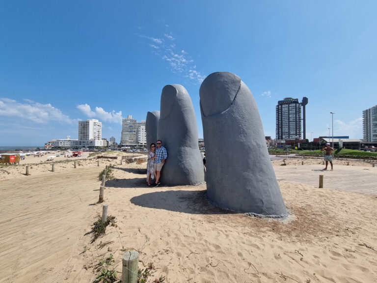 Rzeźba na plaży w Punta del Este